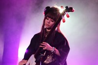 蜷川べに（津軽三味線）（写真提供：エイベックス・ミュージック・クリエイティヴ）