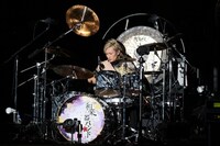 山葵（Dr）（写真提供：エイベックス・ミュージック・クリエイティヴ）