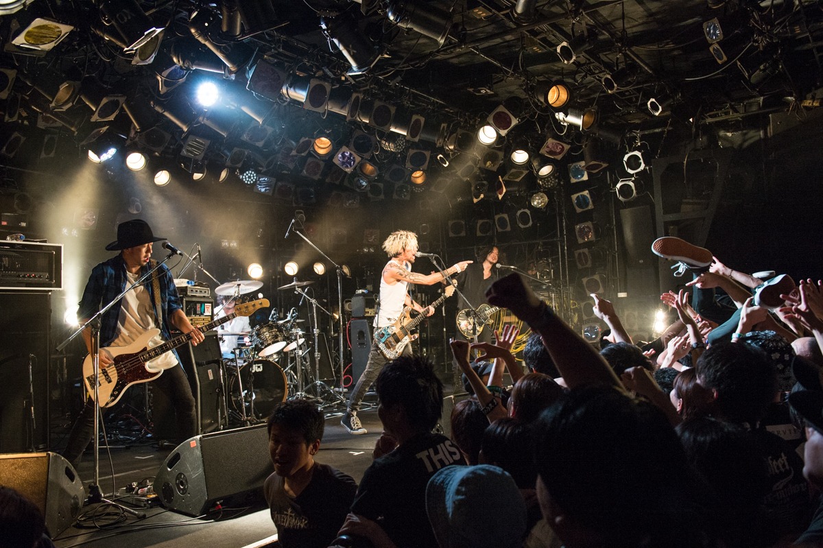 The BONEZ（Photo by Terumi Fukano）