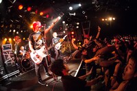 NAMBA69「LET IT ROCK TOUR 2015」東京・渋谷CLUB QUATTRO公演の様子。（Photo by Terumi Fukano）