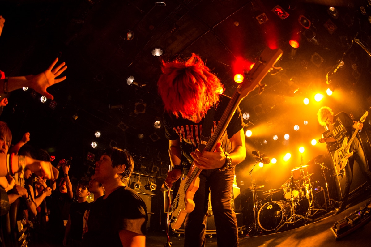 NAMBA69「LET IT ROCK TOUR 2015」東京・渋谷CLUB QUATTRO公演の様子。（Photo by Terumi Fukano）