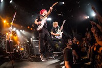 NAMBA69「LET IT ROCK TOUR 2015」東京・渋谷CLUB QUATTRO公演の様子。（Photo by Terumi Fukano）