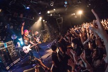 NAMBA69「LET IT ROCK TOUR 2015」東京・渋谷CLUB QUATTRO公演の様子。（Photo by Terumi Fukano）