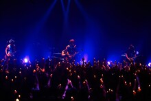 J「J LIVE TOUR 2015 - Live On Instinct -」東京・赤坂BLITZ公演の様子。（Photo by Hiroe Yamauchi）