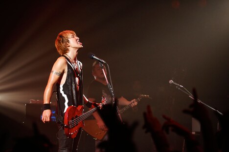 J（Photo by Hiroe Yamauchi）