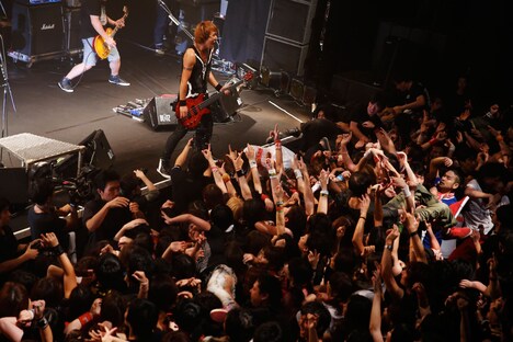 J「J LIVE TOUR 2015 - Live On Instinct -」東京・赤坂BLITZ公演の様子。（Photo by Hiroe Yamauchi）