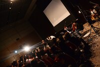 神田莉緒香のライブの様子。（写真提供：ストロボライツ）