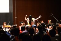 神田莉緒香のライブの様子。（写真提供：ストロボライツ）