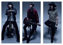 Large House Satisfaction。中央が小林要司。