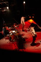 ペトロールズ「Our first "conventional" tour "Renaissance"」東京・日比谷野外大音楽堂公演の様子。