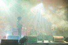 ペトロールズ「Our first "conventional" tour "Renaissance"」東京・日比谷野外大音楽堂公演の様子。