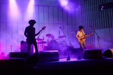 ペトロールズ「Our first "conventional" tour "Renaissance"」東京・日比谷野外大音楽堂公演の様子。