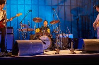 ペトロールズ「Our first "conventional" tour "Renaissance"」東京・日比谷野外大音楽堂公演の様子。