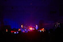 ペトロールズ「Our first "conventional" tour "Renaissance"」東京・日比谷野外大音楽堂公演の様子。