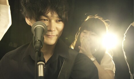 QOOLAND「Come Together ＆ ある事無い事」のワンシーン。