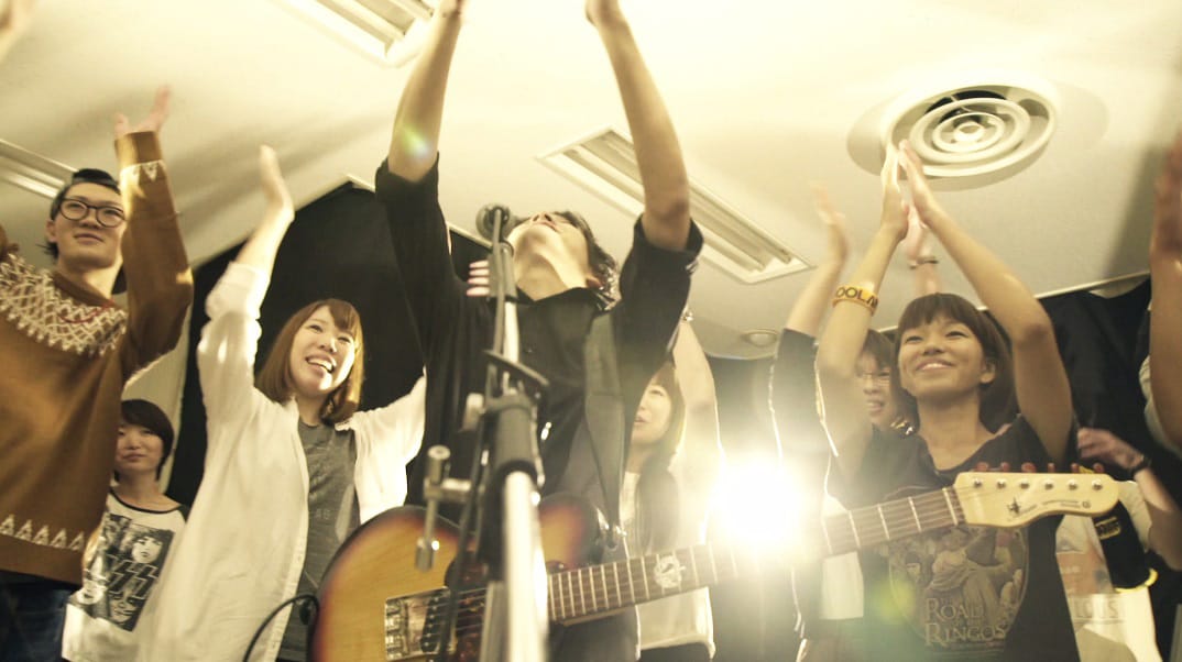 結成4周年のQOOLAND、当日告知でファン集めた“ゲリラ的”MV公開