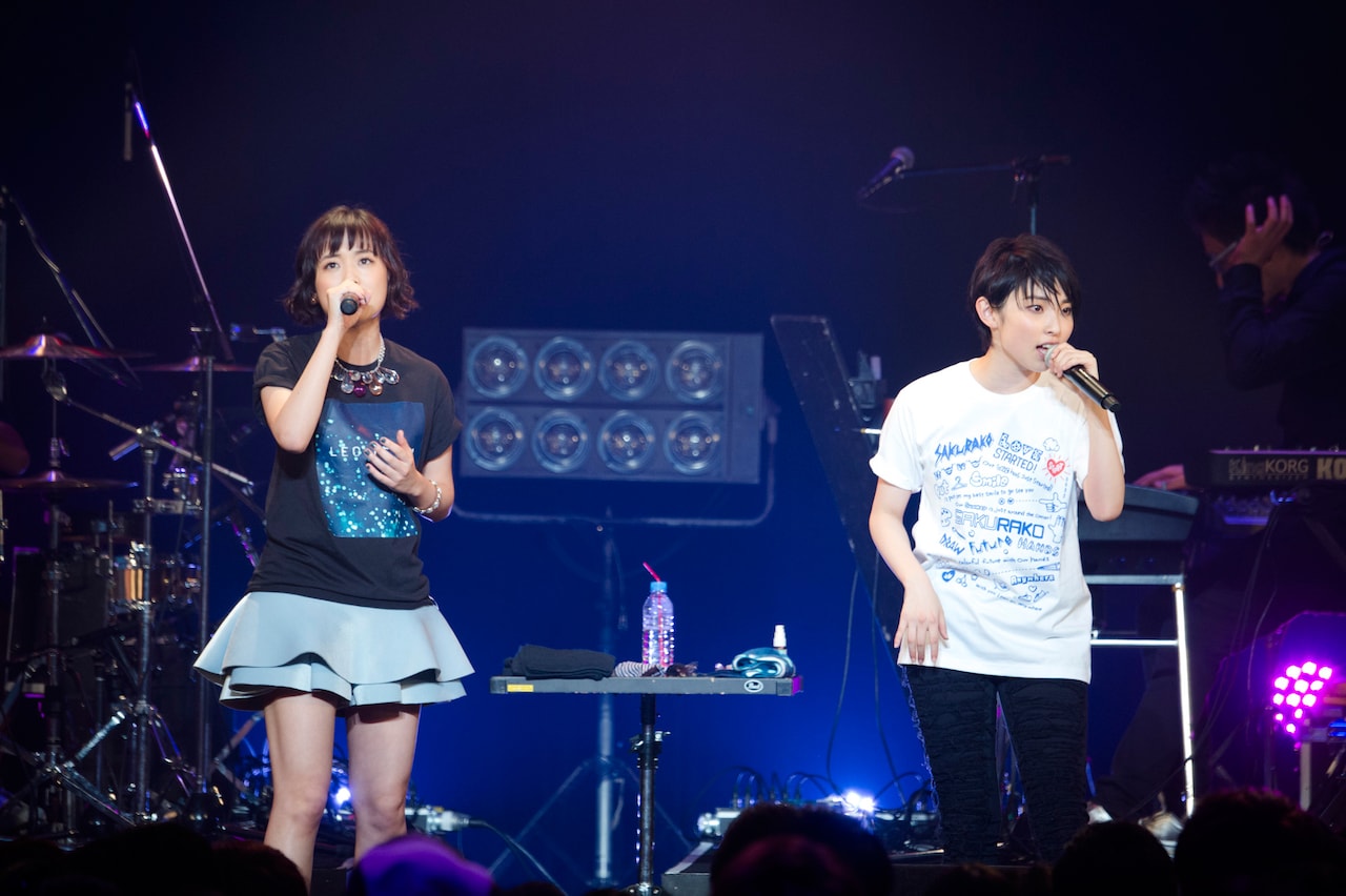 熱烈ハグにコラボも！家入レオ＆大原櫻子、相思相愛の同世代競演