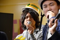 芹澤 "REMI" 優真（Key）と宮原“TOYIN”良太（Dr）。