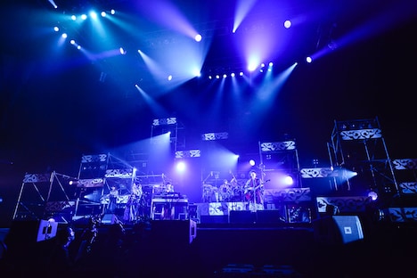 「ゲスチック乙女 ～アリーナ編～」神奈川・横浜アリーナ公演の様子。（撮影：橋本塁 / SOUND SHOOTER）