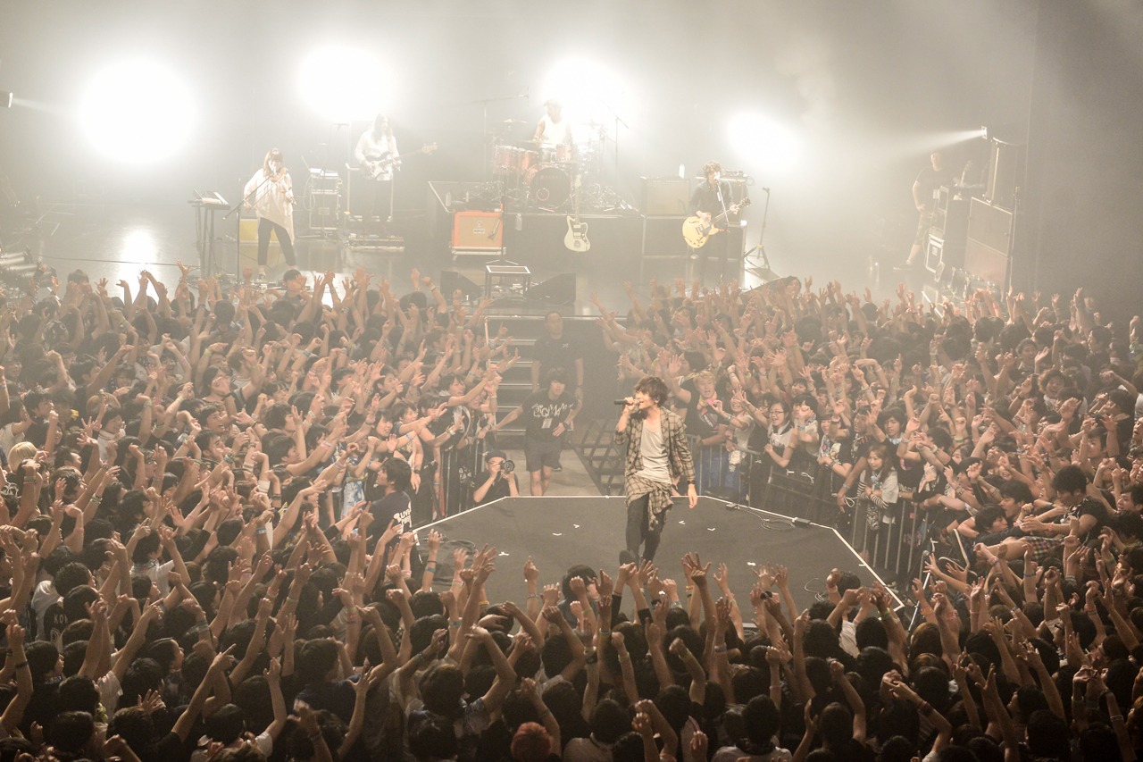 「The Vanishing Bride Tour 2015 ～帰ってきた花嫁、二次会は新木場で～」の様子。（Photo by Azusa Takada）