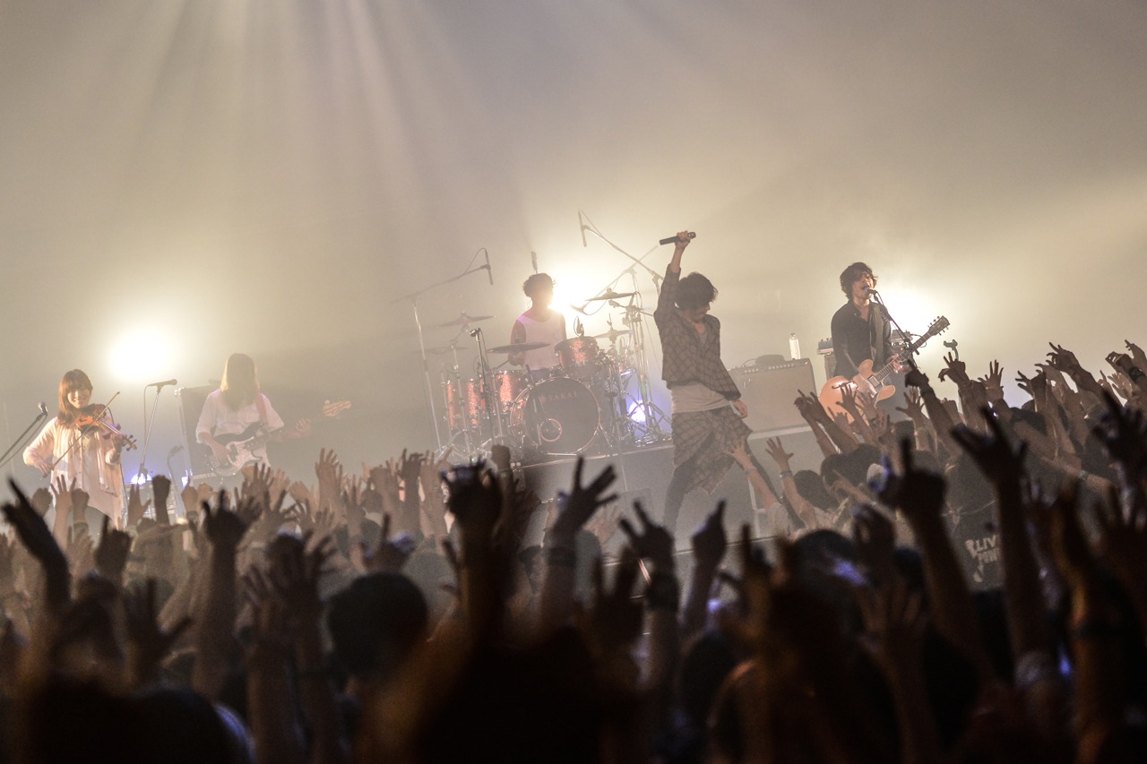 「The Vanishing Bride Tour 2015 ～帰ってきた花嫁、二次会は新木場で～」の様子。（Photo by Azusa Takada）