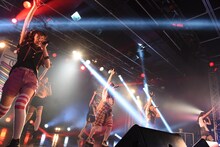 「PiiiiiiiN“愛ある青春ROCK NIGHT!”JAPAN TOUR 2015」ファイナル公演の様子。