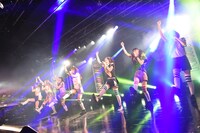 「PiiiiiiiN“愛ある青春ROCK NIGHT!”JAPAN TOUR 2015」ファイナル公演の様子。