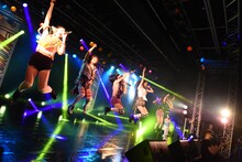 「PiiiiiiiN“愛ある青春ROCK NIGHT!”JAPAN TOUR 2015」ファイナル公演の様子。