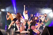 「PiiiiiiiN“愛ある青春ROCK NIGHT!”JAPAN TOUR 2015」ファイナル公演の様子。