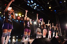 「PiiiiiiiN“愛ある青春ROCK NIGHT!”JAPAN TOUR 2015」ファイナル公演の様子。