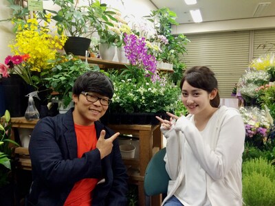 左よりさかいゆう、早見あかり。