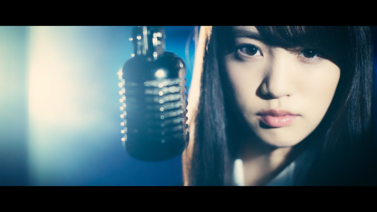 志田友美「Butterfly Effect」のミュージックビデオのワンシーン。