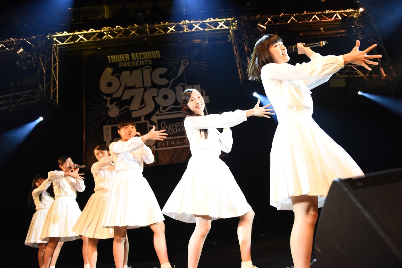 アイドルネッサンスによるライブの様子。