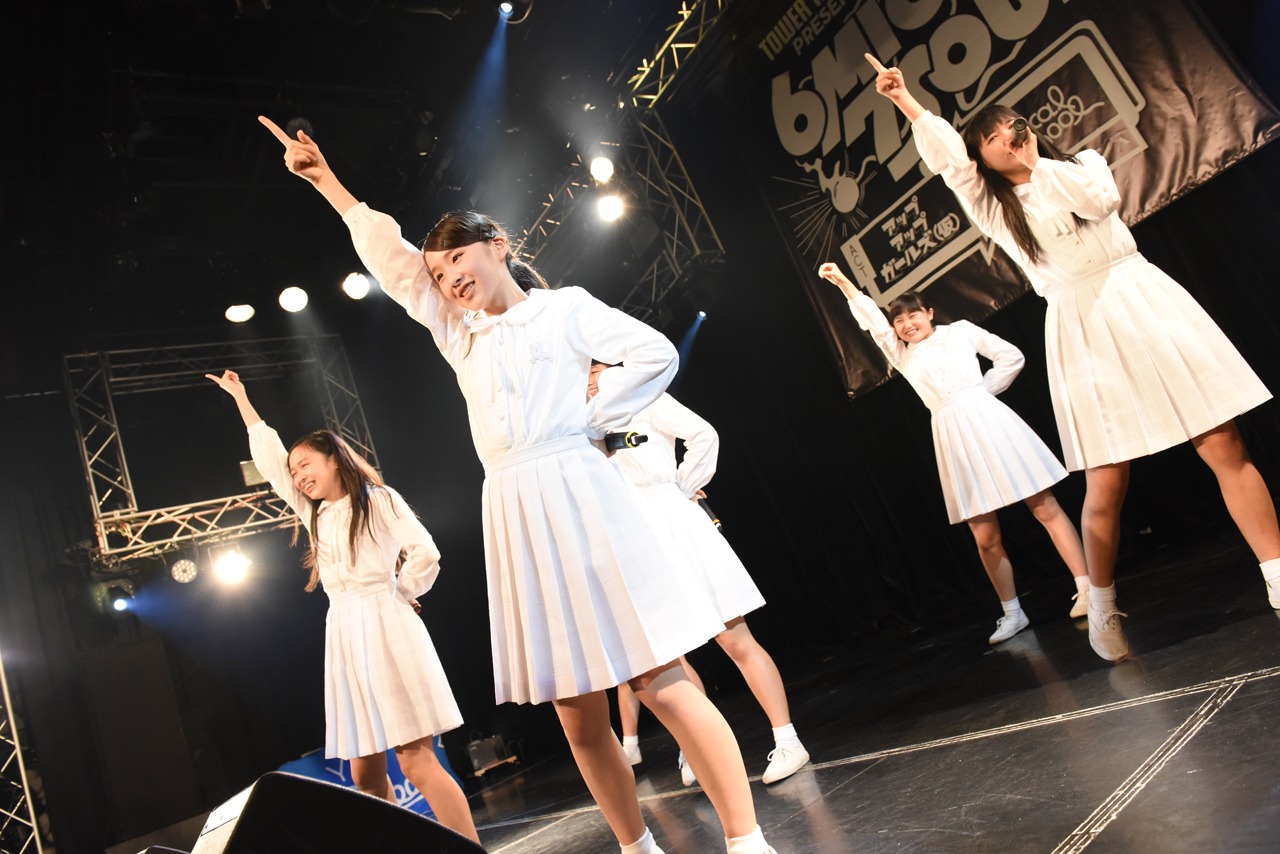 アイドルネッサンスによるライブの様子。