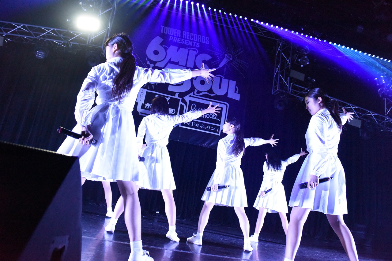 アイドルネッサンスによるライブの様子。