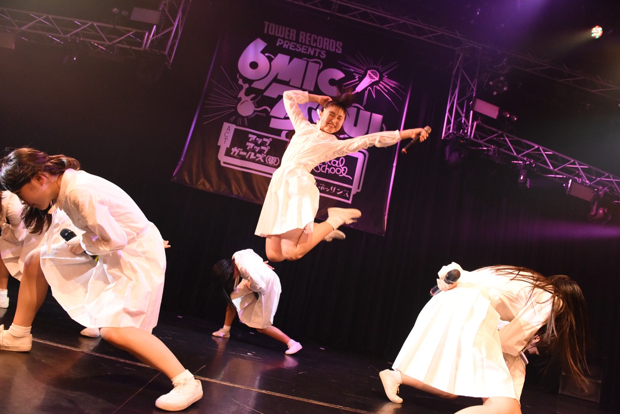 アイドルネッサンスによるライブの様子。