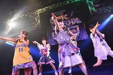 lyrical schoolによるライブの様子。