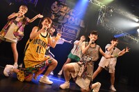 lyrical schoolによるライブの様子。