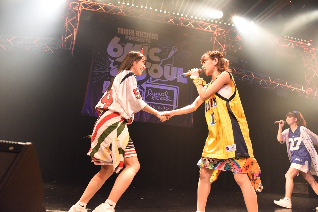 lyrical schoolによるライブの様子。
