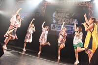 lyrical schoolによるライブの様子。