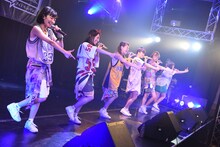 lyrical schoolによるライブの様子。
