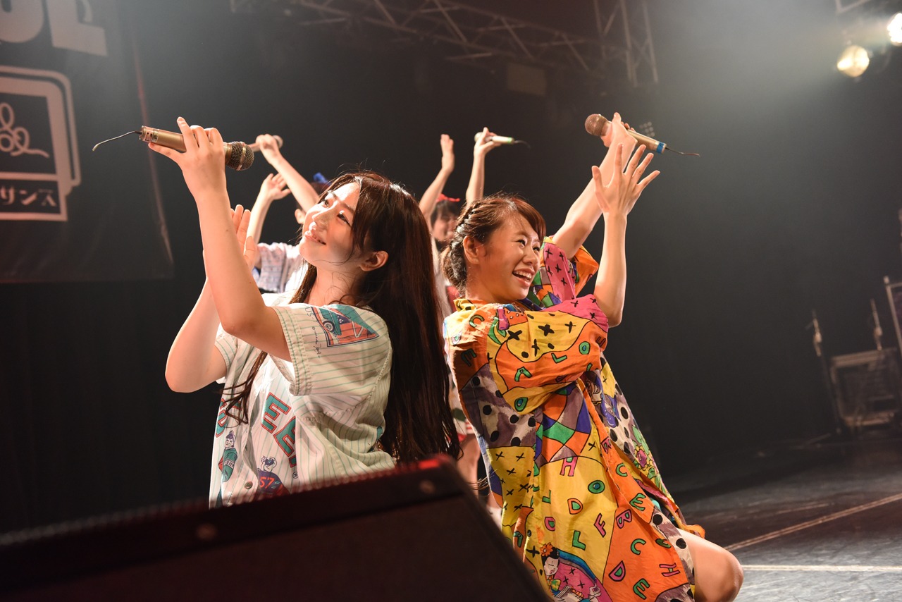 lyrical schoolによるライブの様子。