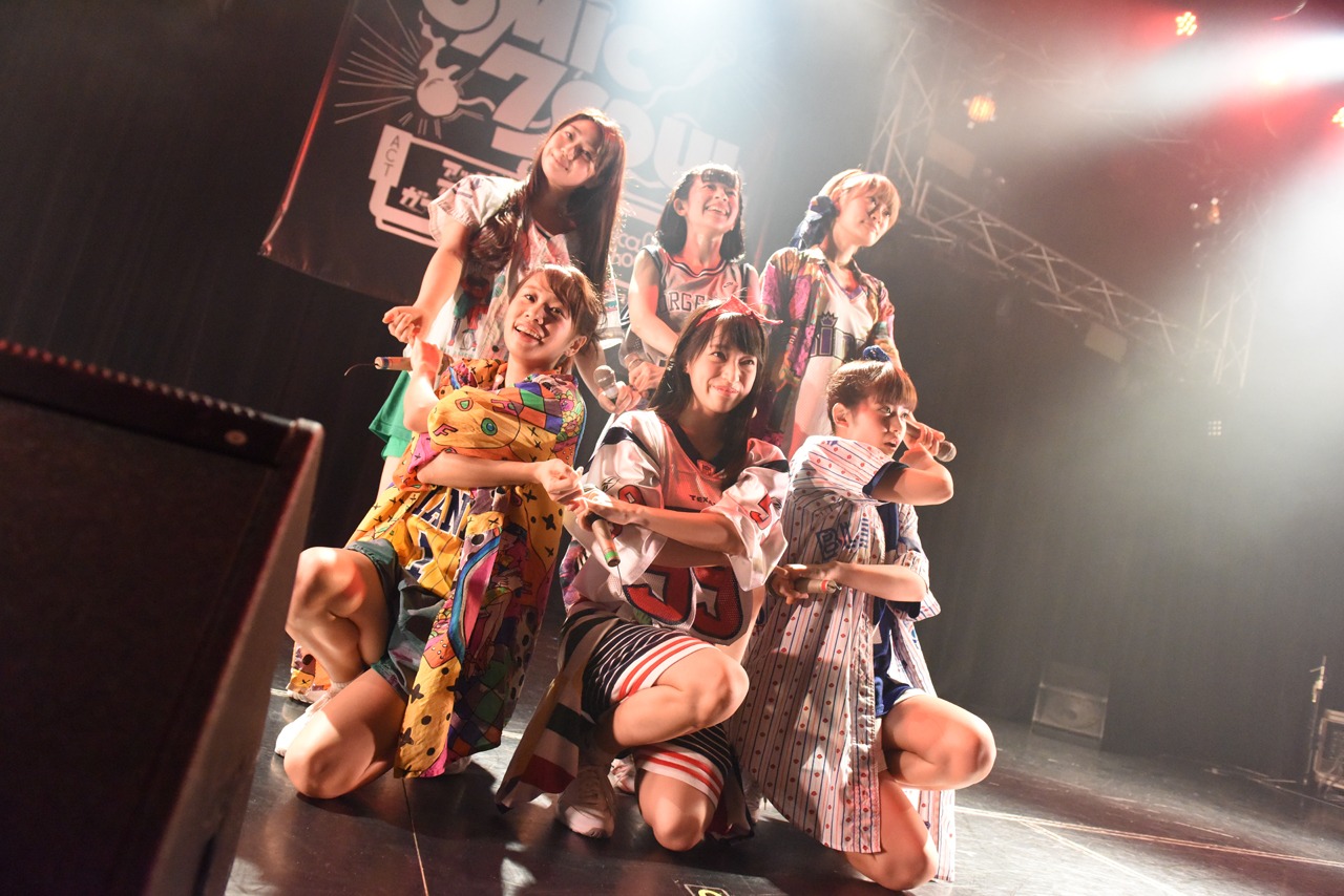 lyrical schoolによるライブの様子。