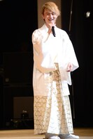 紋付袴姿のTo-i。