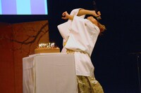 思い切り息を吸い込むTo-i。