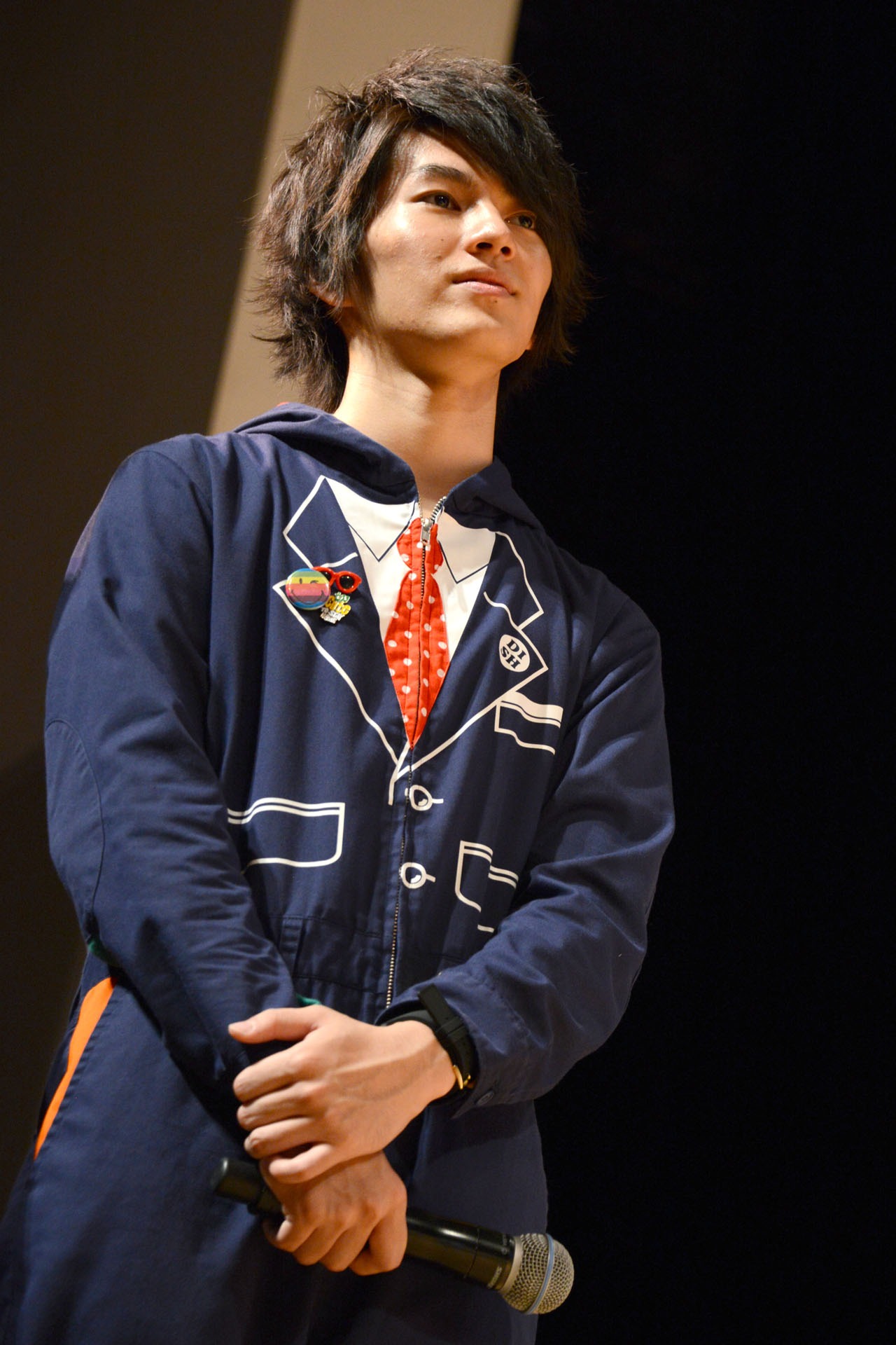 To-iの言葉に耳を傾けるMASAKI。