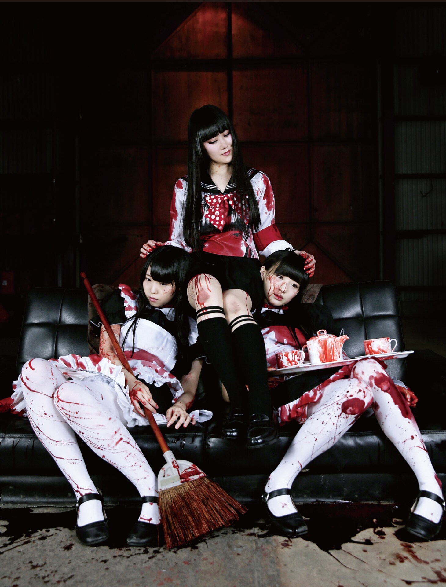 アーバンギャルド×古屋兎丸コラボのセーラー服発売 - 音楽ナタリー