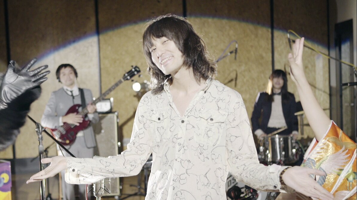 志磨遼平が華麗にダンス！ドレスコーズ「贅沢とユーモア」パフォーマンス映像