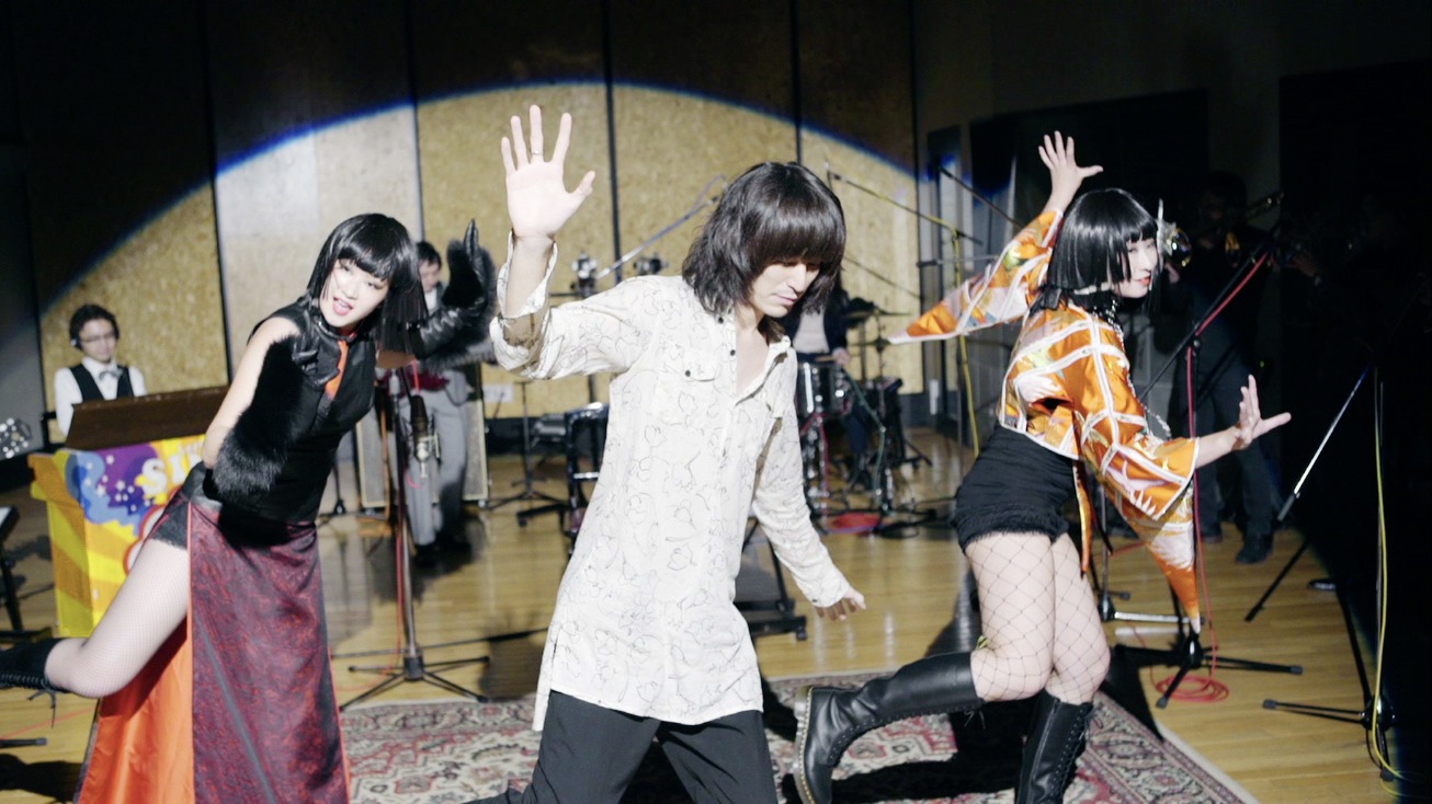 ドレスコーズ「贅沢とユーモア（STUDIO LIVE VIDEO）」のワンシーン。