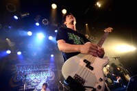 井村知治（Vo, B / Northern19）（撮影：半田安政[showcase]）